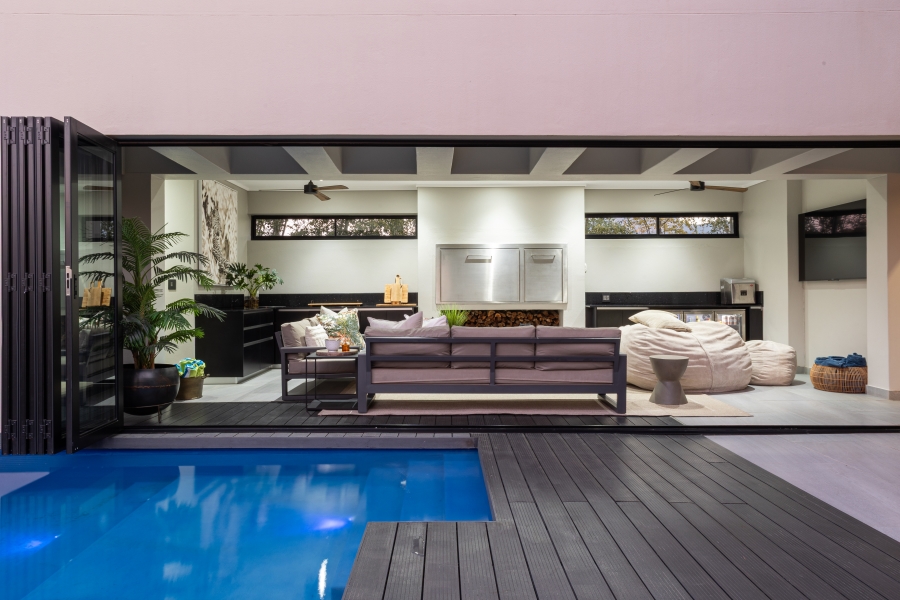 6 Bedroom Property for Sale in Winelands Western Cape